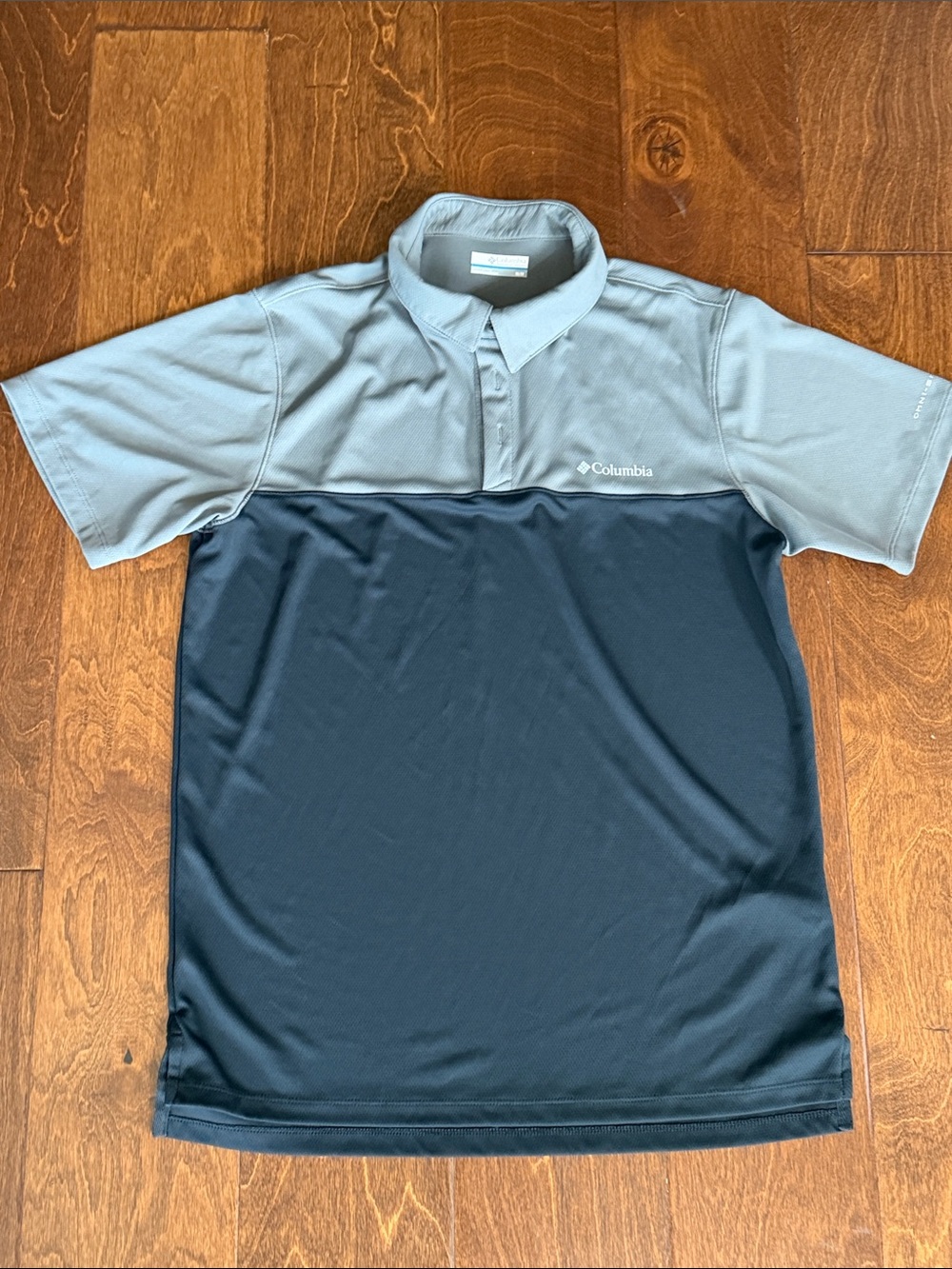 Columbia Two-Tone Light Gray and Black Short-Sleeve Polo Size Medium LIKE NEW